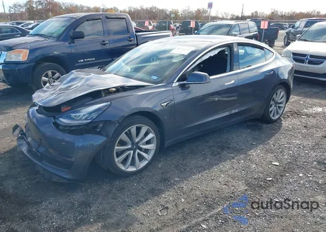 2018 Tesla Model 3 Long Range/Mid Range z USA, uszkodzony, nr VIN 5YJ3E1EA3JF007842